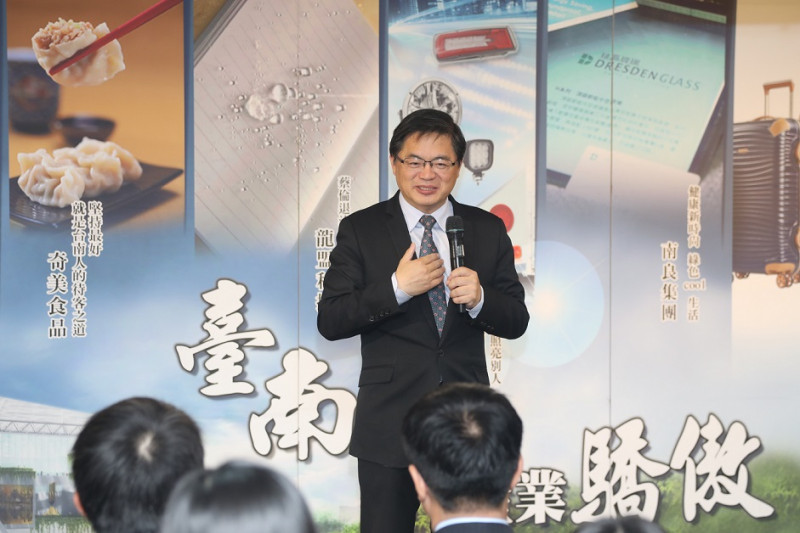 台南代理市長李孟諺表示，透過影片、以及企業主的談話分享，讓人了解各個企業在全球化競爭下，為了脫穎而出所投注的努力與毅力   圖：台南市政府提供
