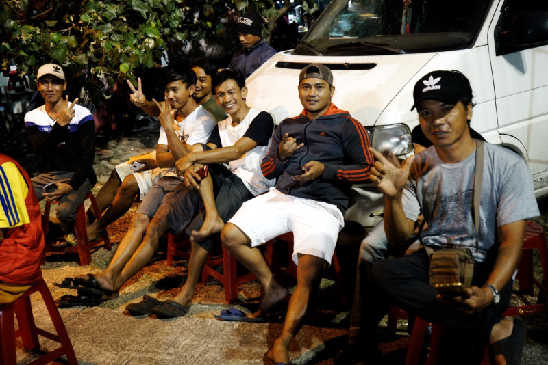 高雄林園中芸漁港的印尼漁工到陳其邁晚會會場感受台灣選戰氣氛。   圖：張良一/攝