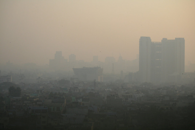 監測印度國家首都區空氣品質的科學家指出，今年11月空氣品質出現警訊，PM1的濃度比7月空氣最乾淨時暴增12倍。   圖 : 翻攝自e-info.org