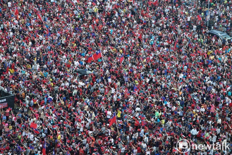 韓國瑜鳳山造勢大會人潮眾多。   圖：張良一/攝
