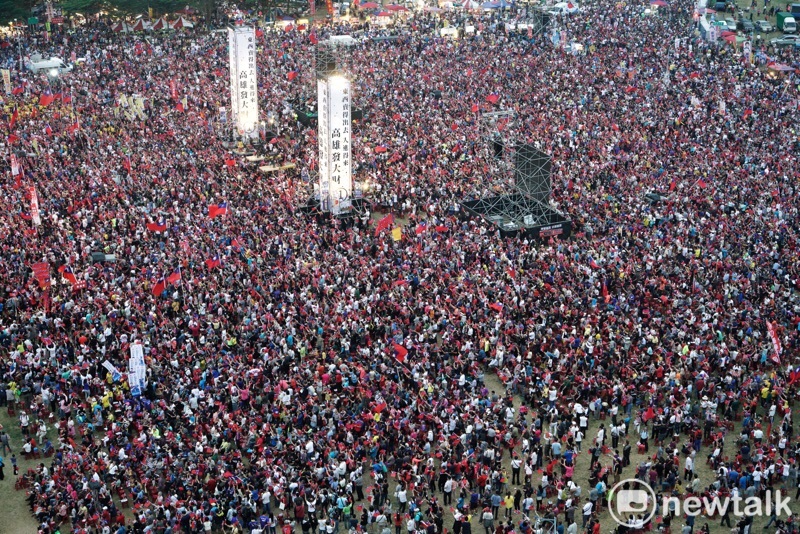 韓國瑜鳳山造勢大會，主辦單位稱現場突破7萬人。   圖：張良一/攝