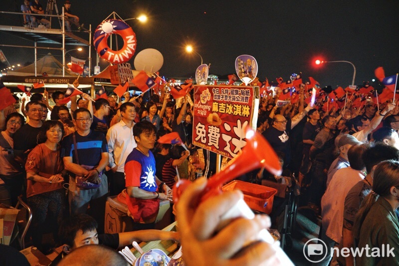 韓國瑜鳳山大造勢，現場人山人海。   圖：張良一／攝