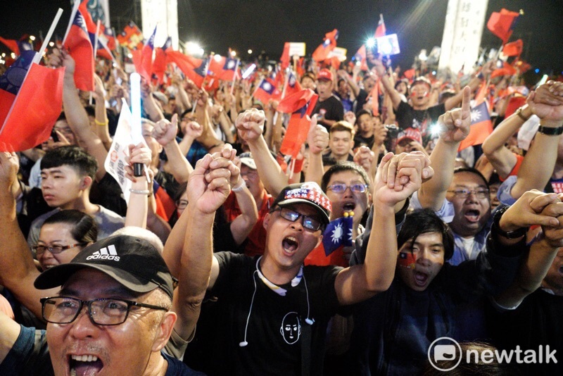 韓國瑜1117鳳山造勢大會，現場支持者熱情洋溢。   圖：張良一攝(資料畫面)