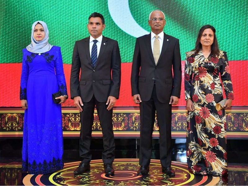 馬爾地夫新任總統索里（右2）17日宣誓就職。   （圖取自馬爾地夫總統府官網 presidency.gov.mv）