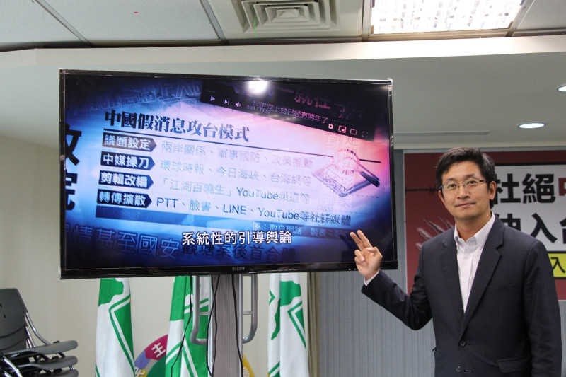 民進黨發言人蔡適應19日主持第二波電視廣告發表記者會。   圖：民進黨/提供