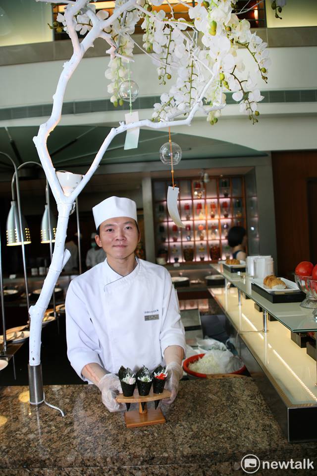八仙塵暴的倖存者「曾翔正」，事發當時全身高達88%，2到3度燒燙傷，曾被發出病危通知長達一個月。   圖：翻攝國賓大飯店臉書