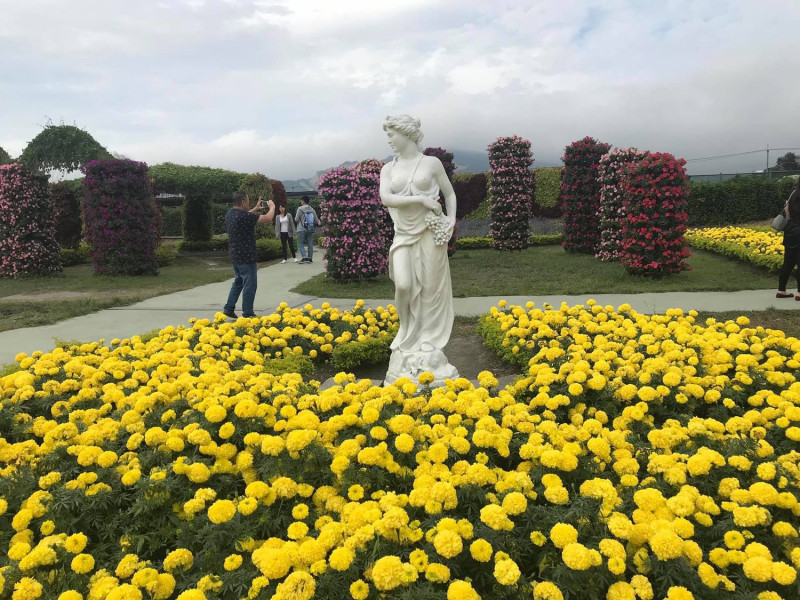 歐式花園的藝術造景維納斯。   圖：截自中社觀光花市臉書