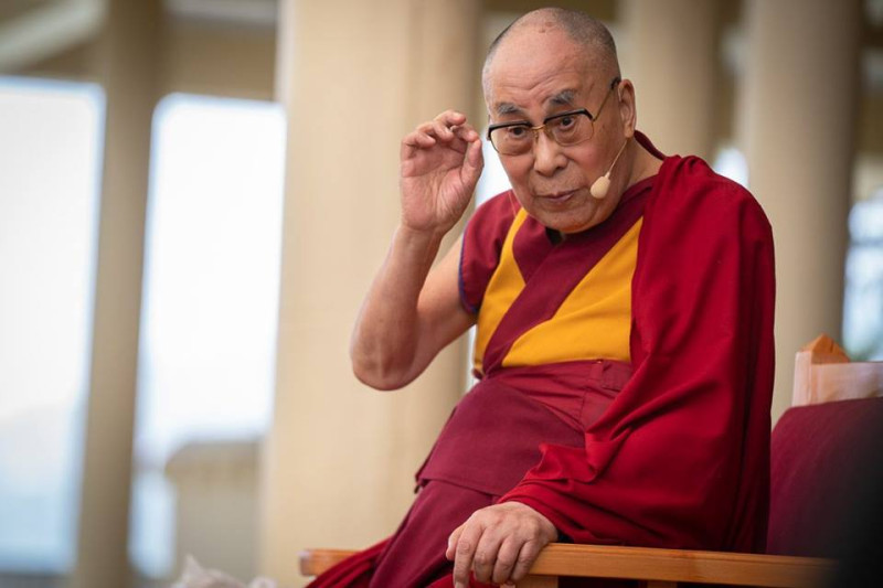 達賴喇嘛曾表示，11月底召開的高僧委員會將決定他的繼任者人選。   圖：翻攝達賴喇嘛臉書