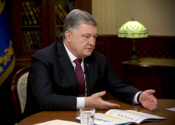 烏克蘭總統波羅申科強調，將捍衛烏克蘭被扣押船員安全，同時指控俄羅斯正在集結武力對付烏克蘭。   圖：翻攝烏克蘭總統府