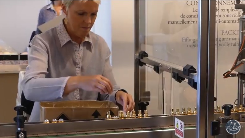 聯合國教科文組織（UNESCO）29日宣布，法國南部市鎮格拉斯的香水製造技術列入「非物質文化遺產」。   圖：翻攝Youtube