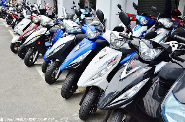 台北市停車管理工程處日前宣布，明（12月1日）起，台北七處地下停車場，將全面實施機車收費。   圖：Flickr提供/羽諾 諾咪公開權限