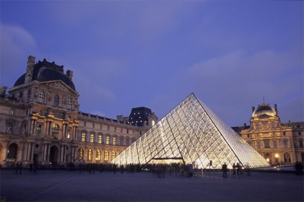 法國巴黎羅浮宮博物館推出，2019年一月起，每月首週六晚間免費開放。   圖：羅浮宮官方/臉書