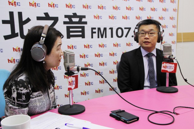 立法院副院長蔡其昌今（5）日接受廣播節目專訪。   圖：Hit Fm《蔻蔻早餐》製作單位／提供