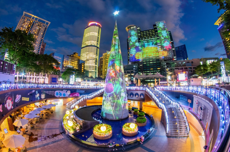 新北歡樂耶誕城已經成為台灣重要國際觀光節慶，是許多亞洲各地觀光客來台必遊景點。   圖：新北市政府觀光旅遊局/提供