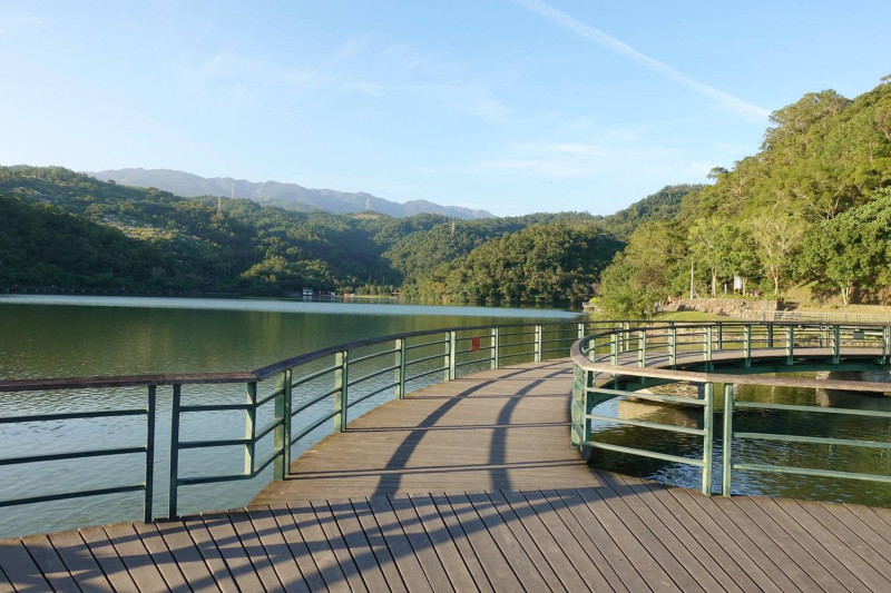 龍潭湖盼的環湖步道長約約2.8公里，是個能親近大自然的景點。   圖：臉書宜蘭ㄚ欣的美食日誌／授權提供