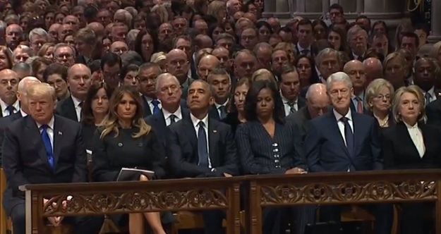 美國總統川普與前總統歐巴馬、柯林頓等人都偕夫人出席儀式。   圖：翻攝Youtube