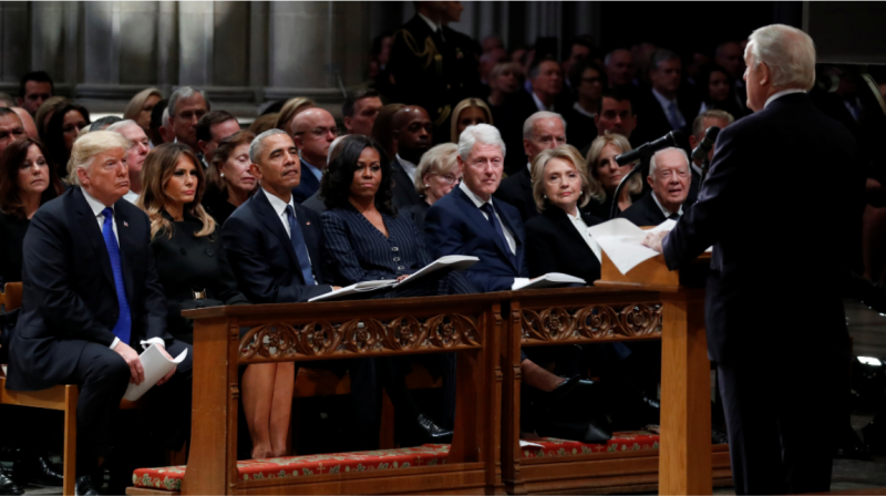 老布希11月30日逝世，享壽94歲。國葬儀式今天上午於華府國家大教堂舉行，包括現任總統川普夫婦，以及前總統歐巴馬、柯林頓和卡特都偕同夫人出席悼念。   圖：達志影像/路透社