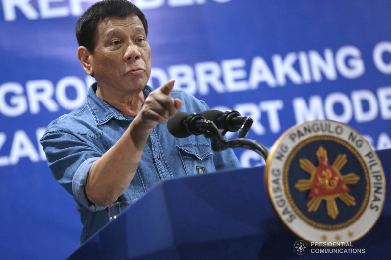 菲律賓總統杜特地上任以來，以非法手段殺人達到掃毒目的，不但招致國際批評，也飽受國內天主教團體砲轟。   圖：翻攝菲律賓總統府官網