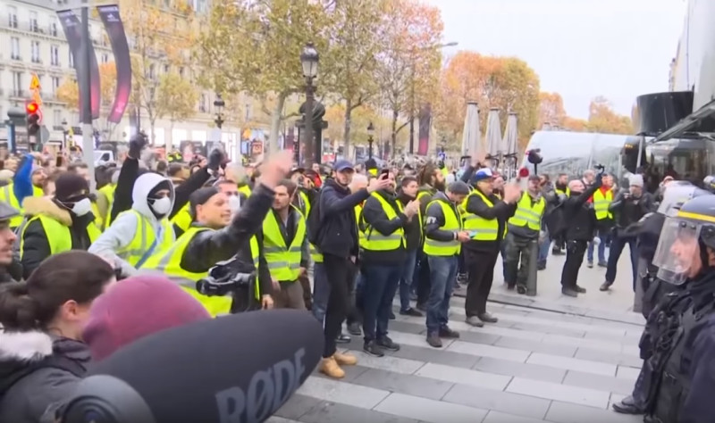 法國「黃背心」運動愈演愈烈。   圖：翻攝自Youtube