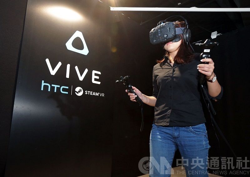 TrendForce認為，明年VR產業再次加溫，其中Oculus降價策略奏效，預估2019年整體VR出貨量將攀升至600萬台。   圖 : 中央社