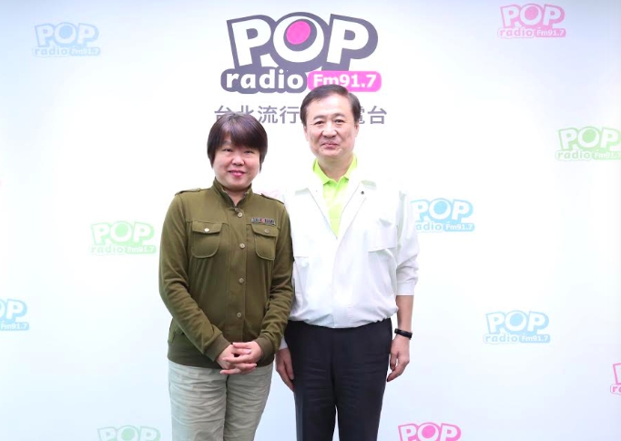 台北市副市長陳景峻接受電台專訪。   圖：pop radio/提供