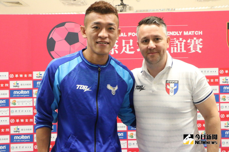 「台灣隊長」陳柏良（左）和台灣男足總教練Gary White   圖／中華足協提供