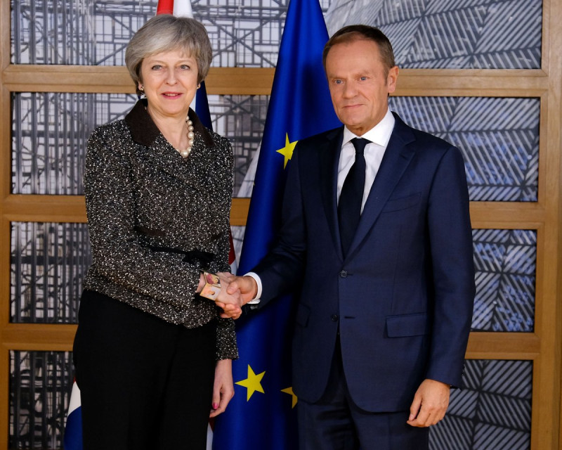 英國首相梅伊（左）11日赴布魯塞爾會見歐洲理事會主席圖斯克，繼續討論脫歐事宜。   圖：翻攝英國首相官方推特