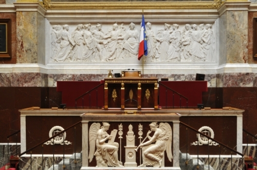 法國國民議會將於巴黎時間13日上午10時30分，對內閣總理進行不信任投票案。   圖：翻攝法國民議會官網