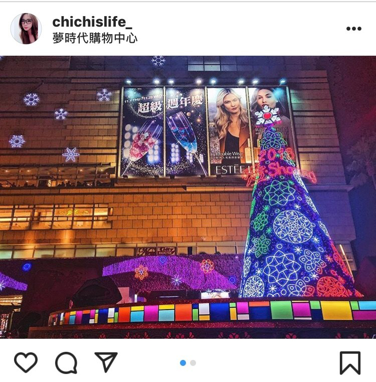 今年高雄夢時代的耶誕樹以米蘭大教堂的「中窗花元素」為設計理念。   圖：翻攝自instagram chichislife_／開放權限