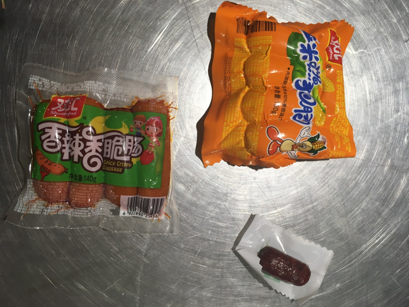台北關今（20）日表示，一名中國旅客攜帶0.529公斤含豬肉的火腿腸，遭罰20萬元(示意圖)。   圖：財政部關務署台北關提供