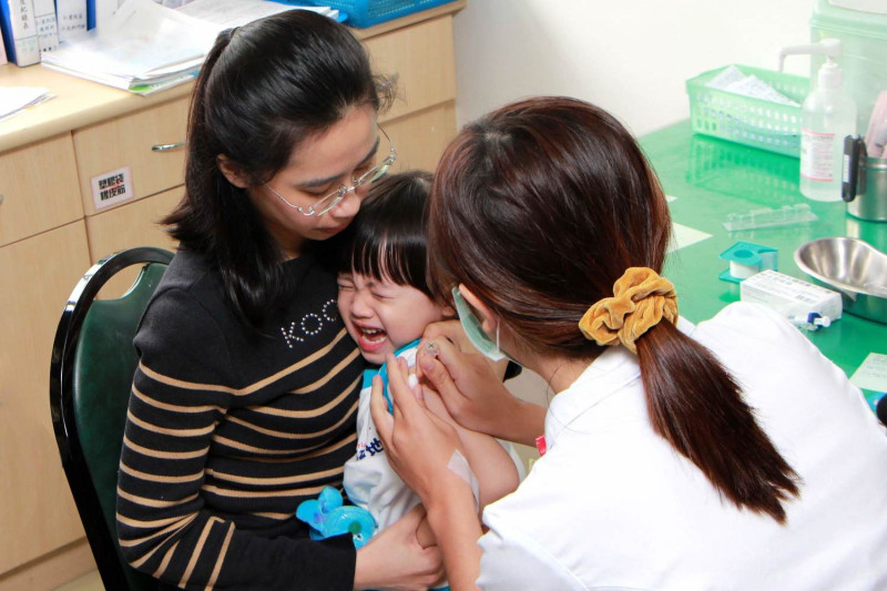 疾管署今（14）日宣布，幼兒常規接種將恢復五合一加B型肝炎疫苗。   圖：衛福部疾管署／提供
