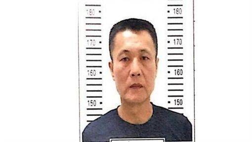 警方緊急查緝專刊公布，開5槍襲警的在逃嫌犯陳宏宗照片。   圖／翻攝畫面