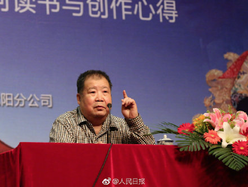 知名作家二月河，今（15）日凌晨病逝北京，享壽73歲。   圖：翻攝自人民日報