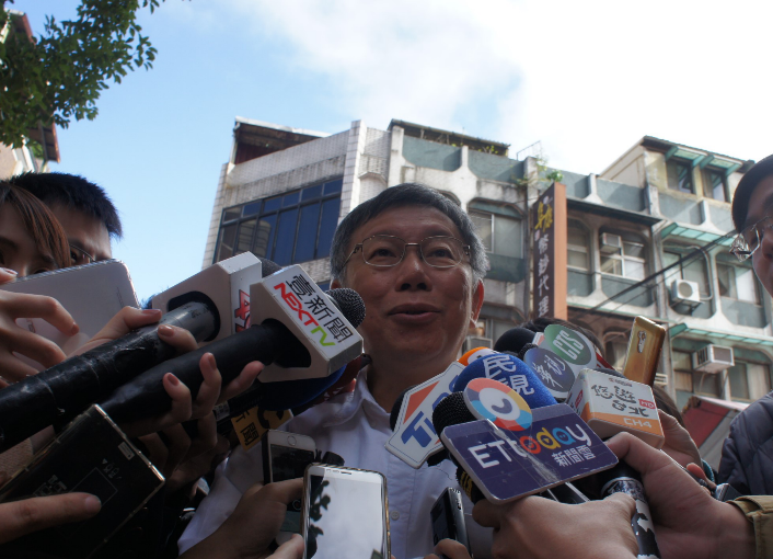 台北市長柯文哲今天受訪時感嘆，民進黨一方面說合作，又看到很多不友善行為，他是覺得選舉結束，很多東西就該放下。   圖：陳佩君／攝