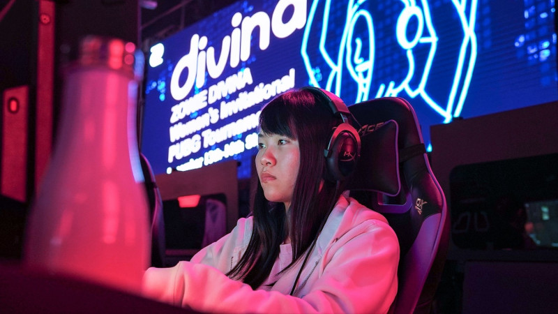 在ZOWIE DIVINA 國際女子《絕地求生》邀請賽中大放異彩的台灣選手Sunny，更是成為了許多電競玩家的女神。