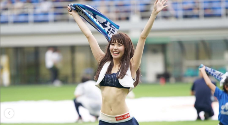 號稱是日本最正啦啦隊美女的KANA。   取自KANA IG