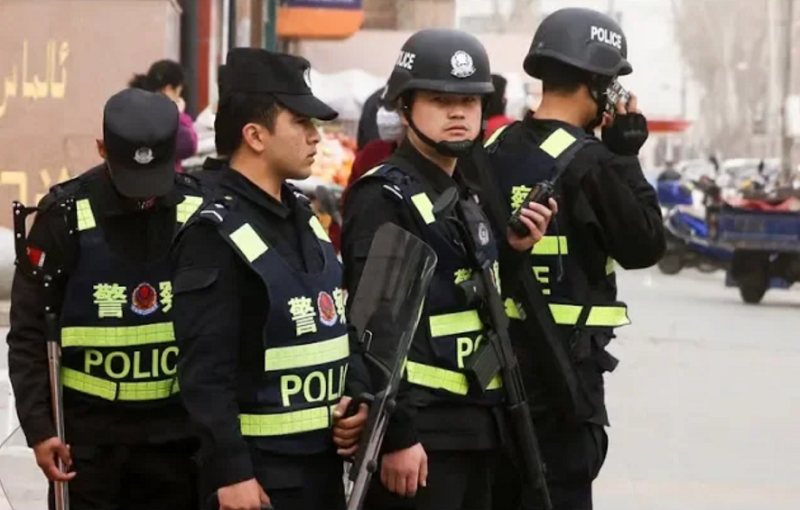 中國在新疆關押百萬穆斯林實施「再教育營」，現又傳出可能強迫被拘押者勞動。   圖：翻攝自Youtube