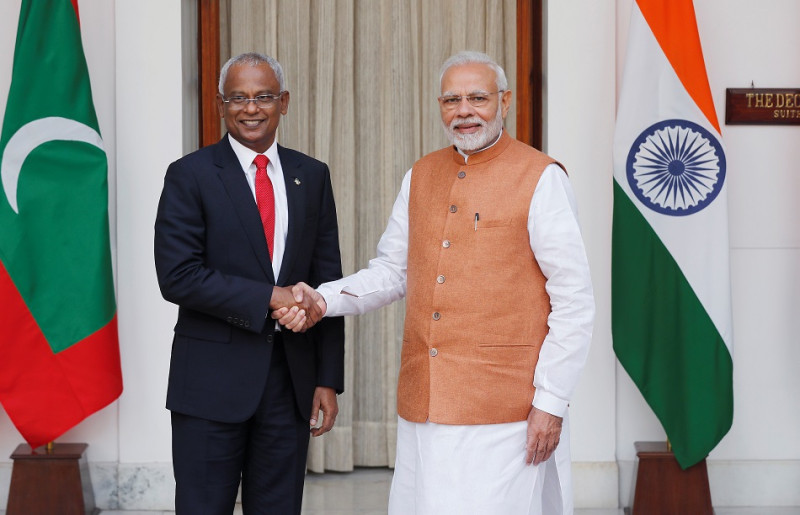 印度總理莫迪（右）今天與來訪的馬爾地夫總統索里舉行會談，宣布將提供14億美元援助。   圖：達志影像/路透社