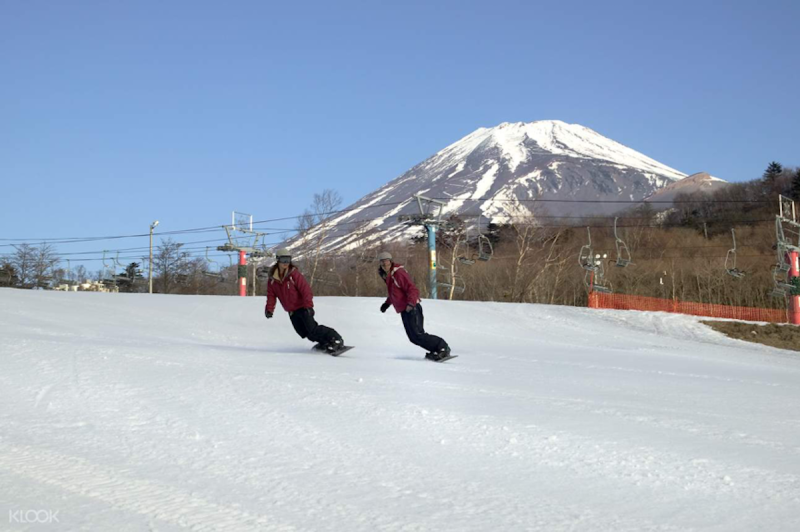 多旅客喜愛冬天到日本滑雪，旅遊體驗平台也規劃了許多滑雪一日行程。   圖/KLOOK