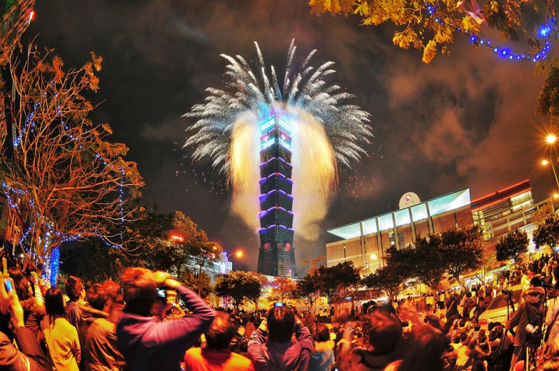 台北101的跨年煙火是歷年來跨年活動的重頭戲。   圖：交通部觀光局/提供