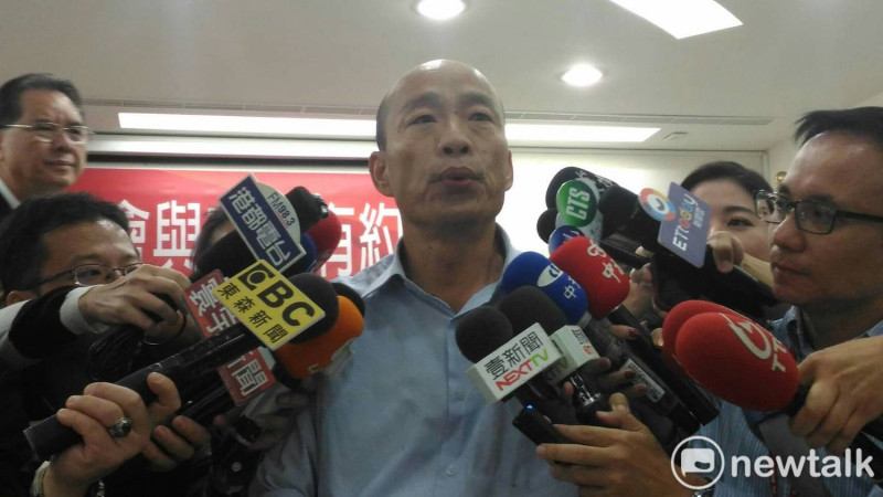 高雄市長韓國瑜（中）雖然成為媒體寵兒，但美國記者指出為，許多台灣人仍舊大聲疾呼反對他。   圖：新頭殼資料照片
