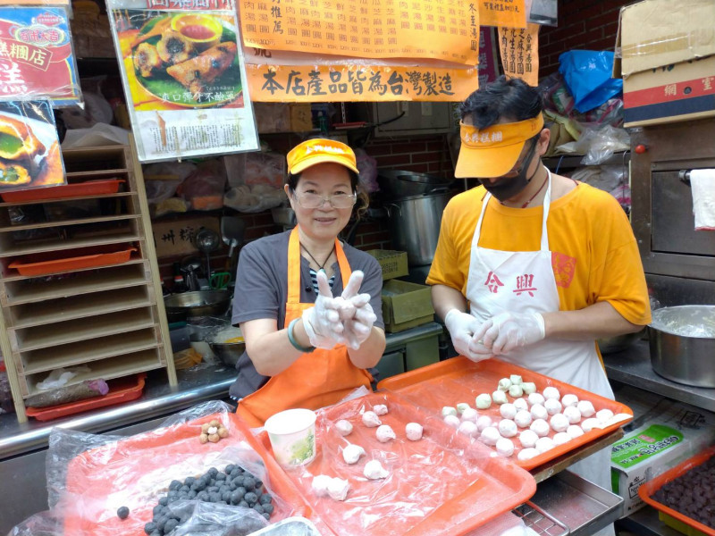 冬至吃湯圓象徵著圓滿、添歲祈福之意。   圖：台北市市場處／提供