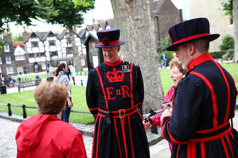 倫敦塔的衛兵傳統紅制服。   圖：達志影像/路透社