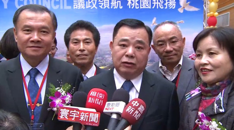 中間為桃園市議長邱奕勝，左邊為副議長李曉鐘。
   圖：林昀真／攝