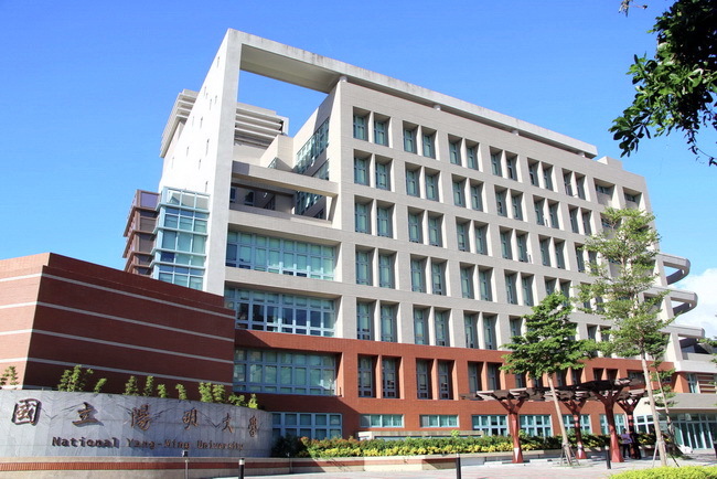 國立陽明大學今（26）日召開校務會議，確定未來合校議約對象依序為國立交通大學與國立清華大學。未來校方將籌組議約工作小組，若能順利完成議約，合校計畫書將再交由校務會議討論。   圖：翻攝自國立陽明大學