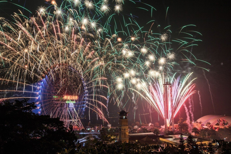 雲林劍湖山樂園今年跨年，將結合金光布袋戲推出長達488秒煙火秀。   圖：劍湖山樂園／提供