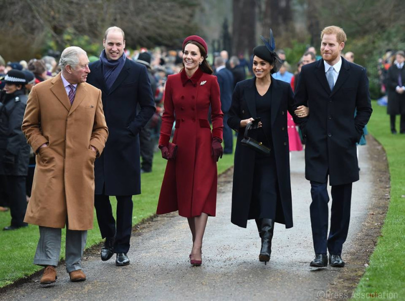 英國王儲查爾斯王子（左起）人氣不如自己的兒子媳婦們，連繼承王位民調都輸給威廉王子。   圖：翻攝英國王室臉書