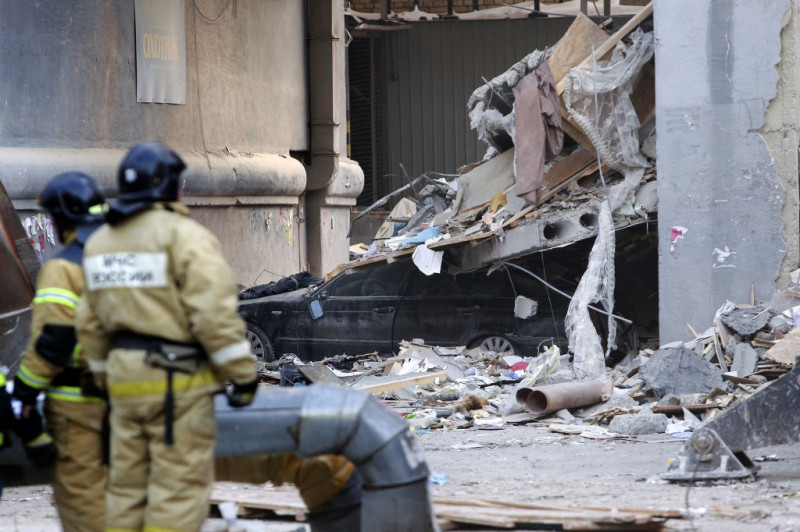 俄羅斯日前發生公寓瓦斯爆炸一案，消防隊仍持續搜救中。目前官方已確定死亡人數有37人，目前還有4人失蹤。   圖：達志影像／美聯社