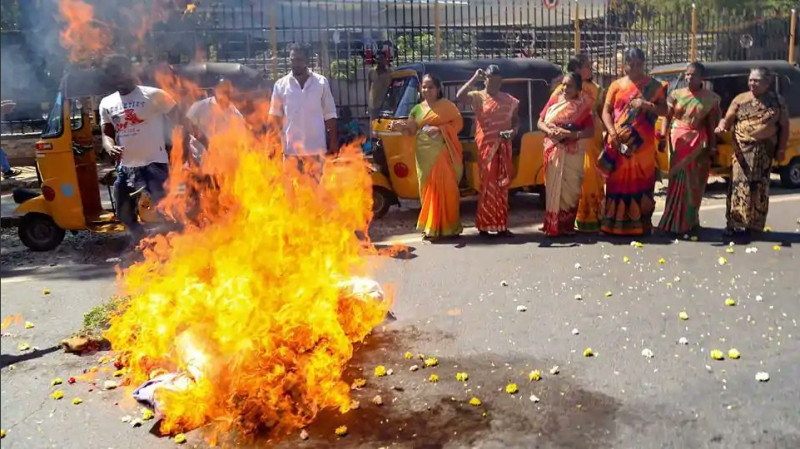 印度南部克勒拉省暴力事件頻傳，英國今天警告前往當地旅遊的民眾提高警覺。   圖/翻攝自推特