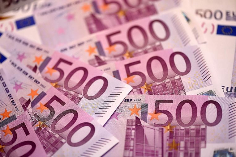 歐洲央行宣布將停止大面額500歐元紙鈔的印行，17國將在1月27日前印行最後一批。   圖：翻攝The Straits Times/AGENCE FRANCE